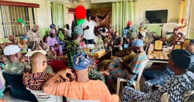 Excitement as Oluyole LG chairman Distributes Christmas Largesse to Party Leaders, Stakeholders
