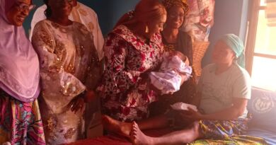 Mrs Makinde Celebrates Christmas Babies With gifts