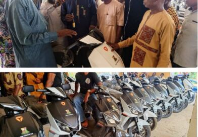Oluyole LG boss, Olatunji presents 25 brand new bikes to PDP Ward chairmen Oluyole LG boss, Olatunji presents 25 brand new bikes to PDP Ward chairmen