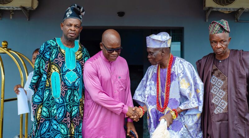 Okanlomo Oodua, Chief Jubril Dotun Sanusi Hosts Alagooja, HRM Oba Abdulganiyu Ajiboye Busari Arogundade II