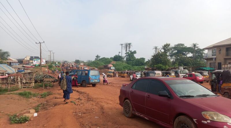 Traffic, Dust, High Fares: Residents, Commuters, Businesses & School children Bear Brunt as Olorunsogo–Ilaji Road Project Drags On
